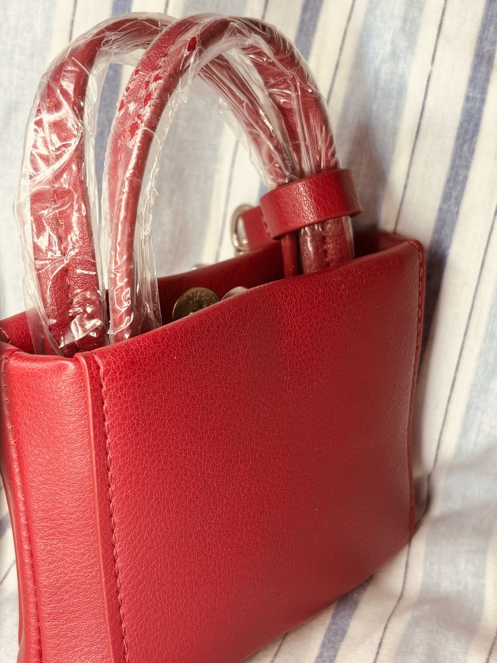 Steve Madden Red Mini Tote Keychain - Picture 3 of 7
